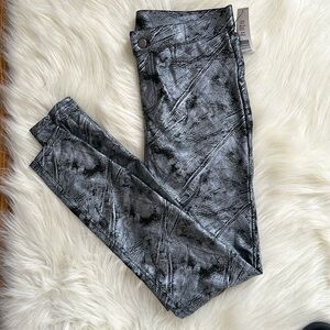 NWT Foil Silver Print Stretchy Leggings Pants S